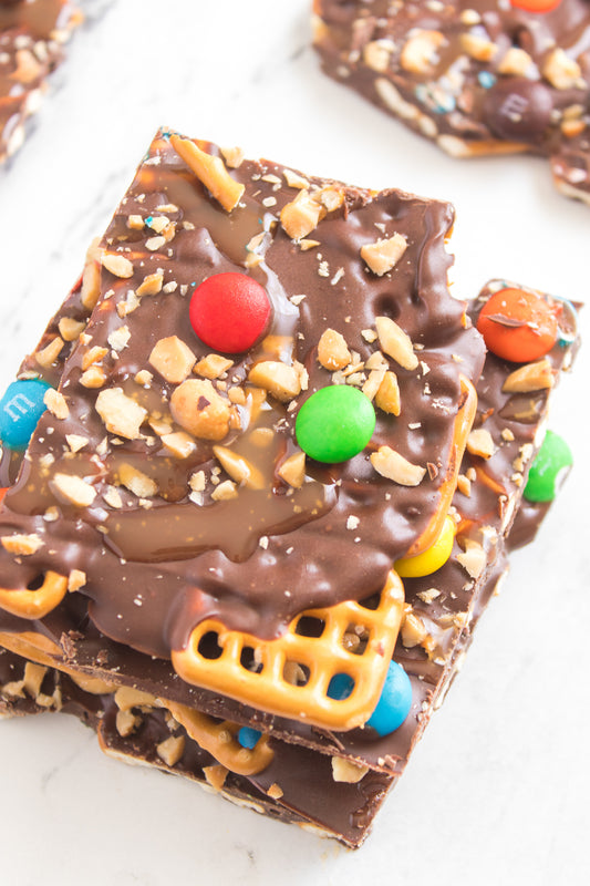 Chocolate Caramel Pretzel Bark (+Video)